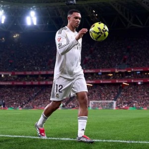 阿斯：皇马高度信任阿诺德，阿韦洛亚和他谈话是传达支持